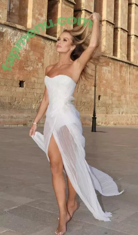 Amanda Holden nude photo #1902 (noholdenback)