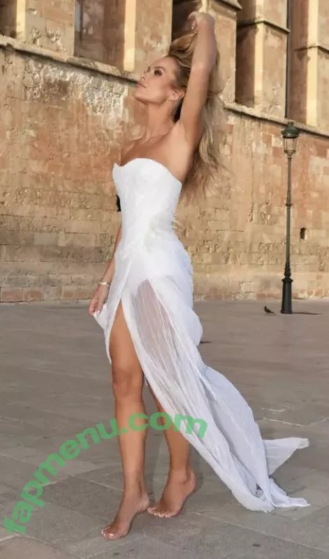 Amanda Holden nude photo #1903 (noholdenback)