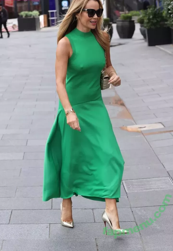 Amanda Holden nude photo #1922 (noholdenback)