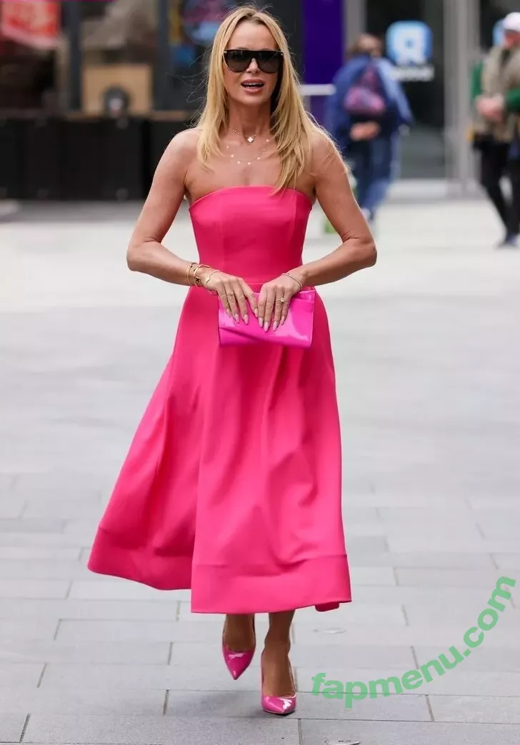 Amanda Holden nude photo #1932 (noholdenback)