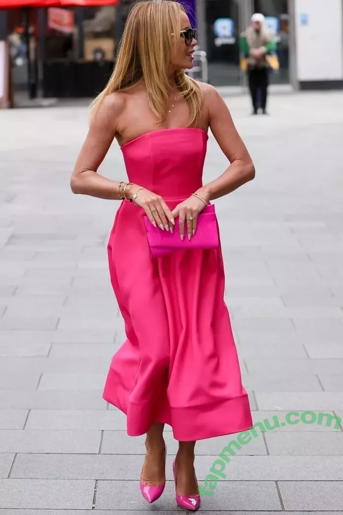 Amanda Holden nude photo #1933 (noholdenback)