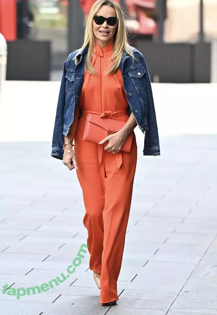 Amanda Holden nude photo #1956 (noholdenback)