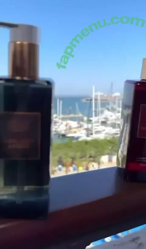 Amanda Holden nude photo #1980 (noholdenback)