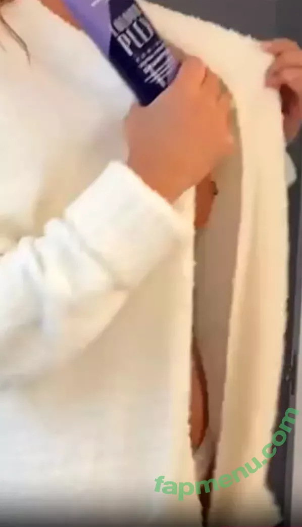 Amanda Holden nude photo #1993 (noholdenback)