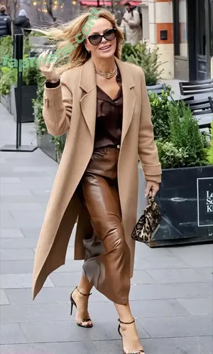 Amanda Holden / amanda_holden / noholdenback nude photo #2727