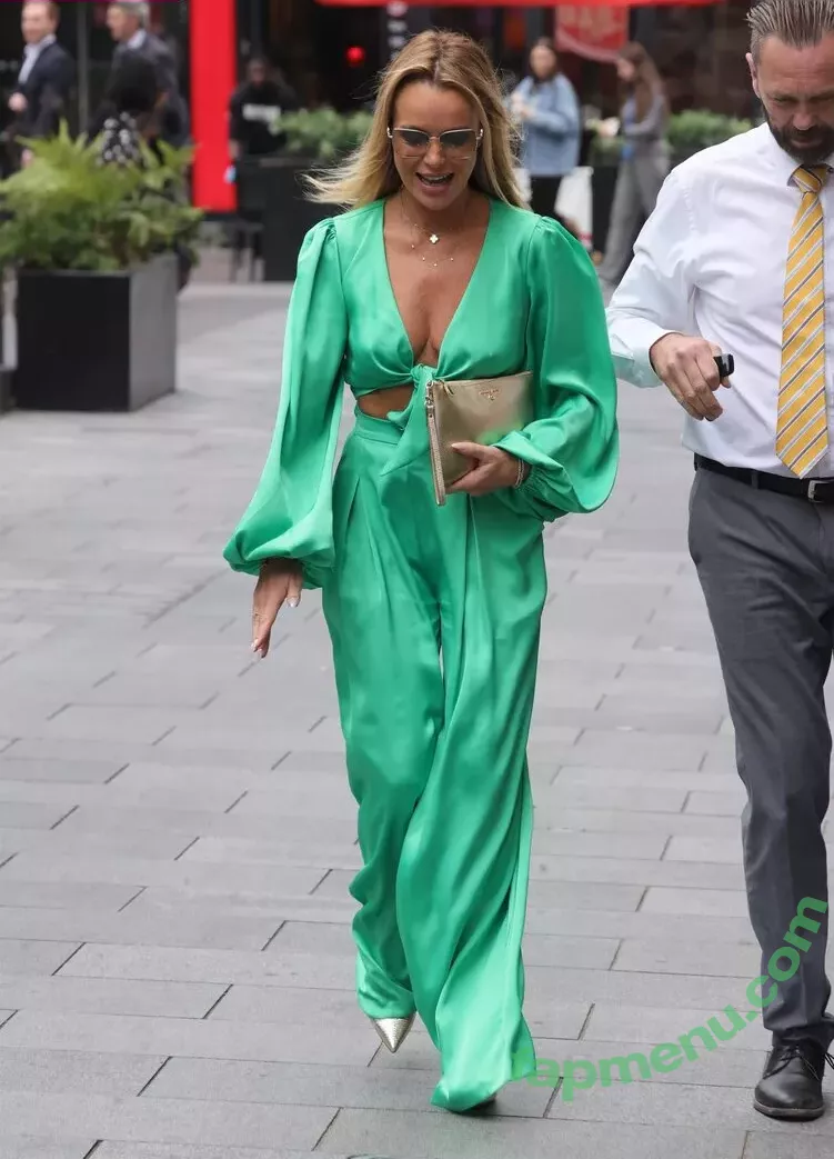 Amanda Holden nude photo #2005 (noholdenback)