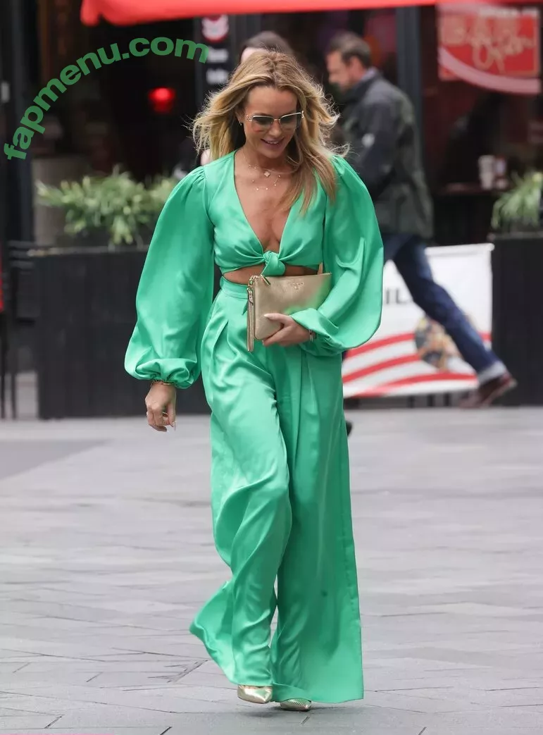 Amanda Holden nude photo #2008 (noholdenback)