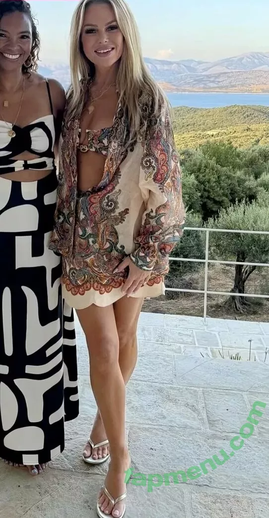 Amanda Holden nude photo #2048 (noholdenback)