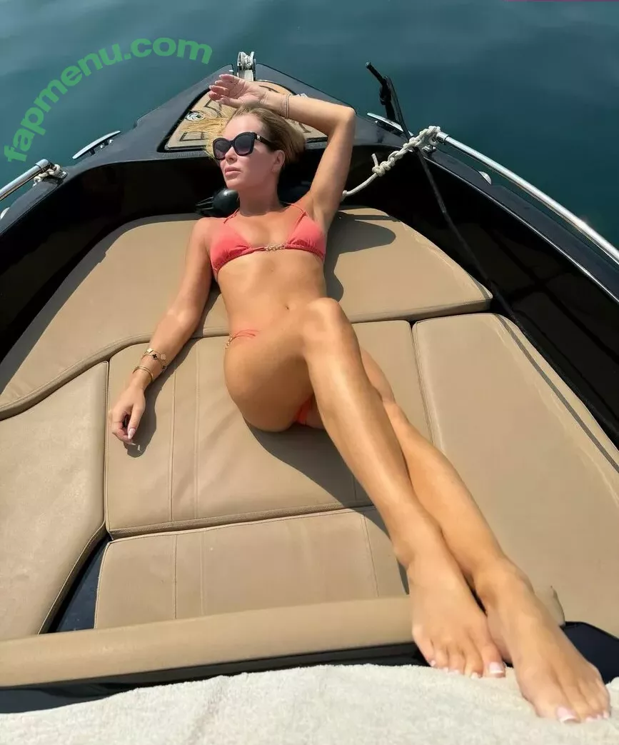 Amanda Holden nude photo #2051 (noholdenback)