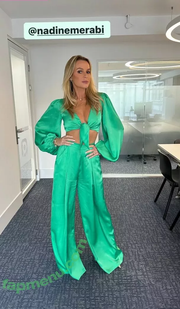 Amanda Holden nude photo #2080 (noholdenback)