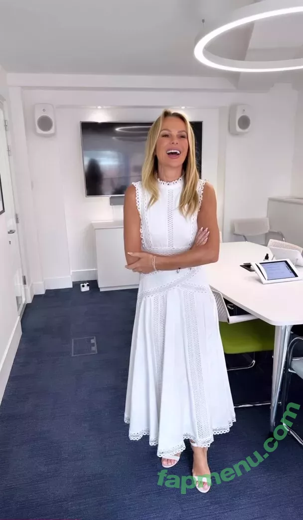 Amanda Holden nude photo #2102 (noholdenback)