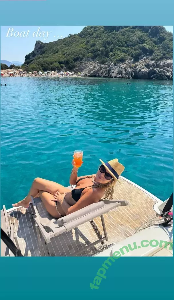 Amanda Holden nude photo #2111 (noholdenback)