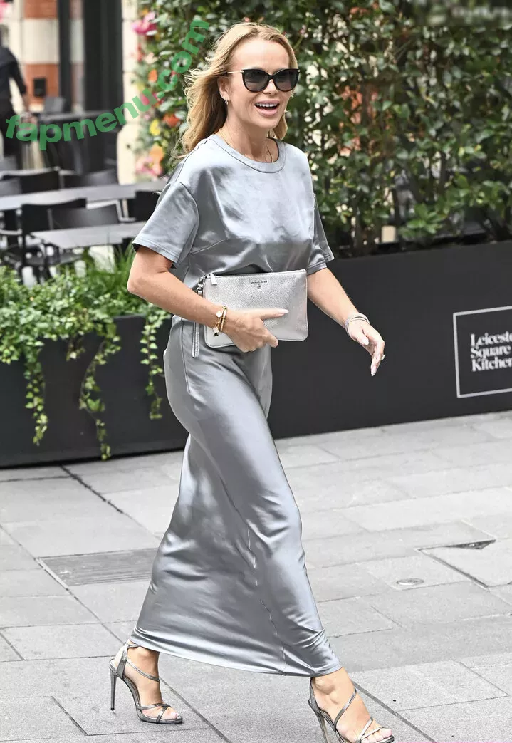 Amanda Holden nude photo #2145 (noholdenback)