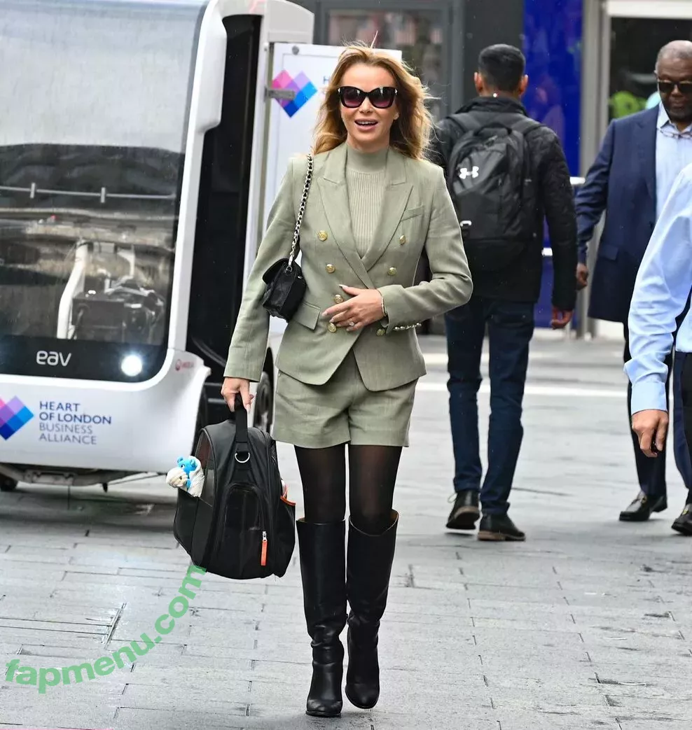 Amanda Holden nude photo #2179 (noholdenback)