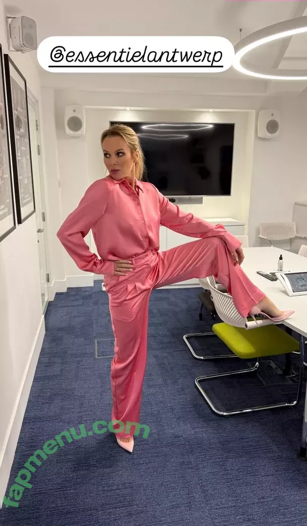 Amanda Holden nude photo #2327 (noholdenback)