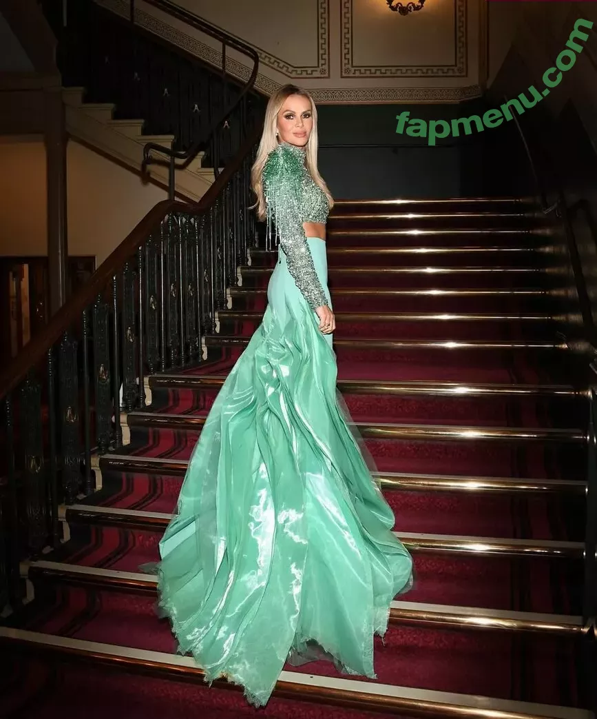 Amanda Holden nude photo #2394 (noholdenback)