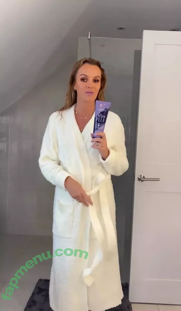 Amanda Holden nude photo #2471 (amanda_holden / noholdenback)