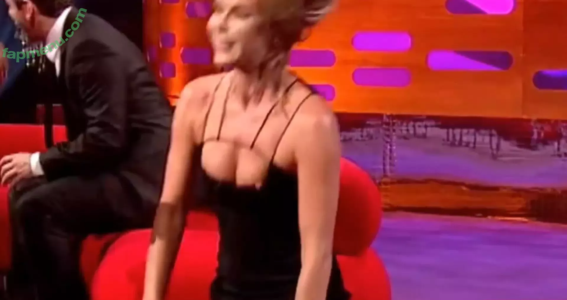 Amanda Holden nude photo #2479 (noholdenback)