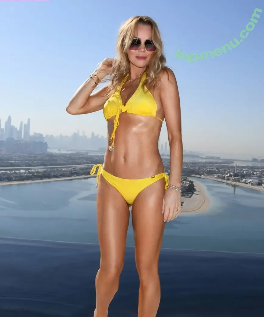 Amanda Holden nude photo #2595 (amanda_holden / noholdenback)