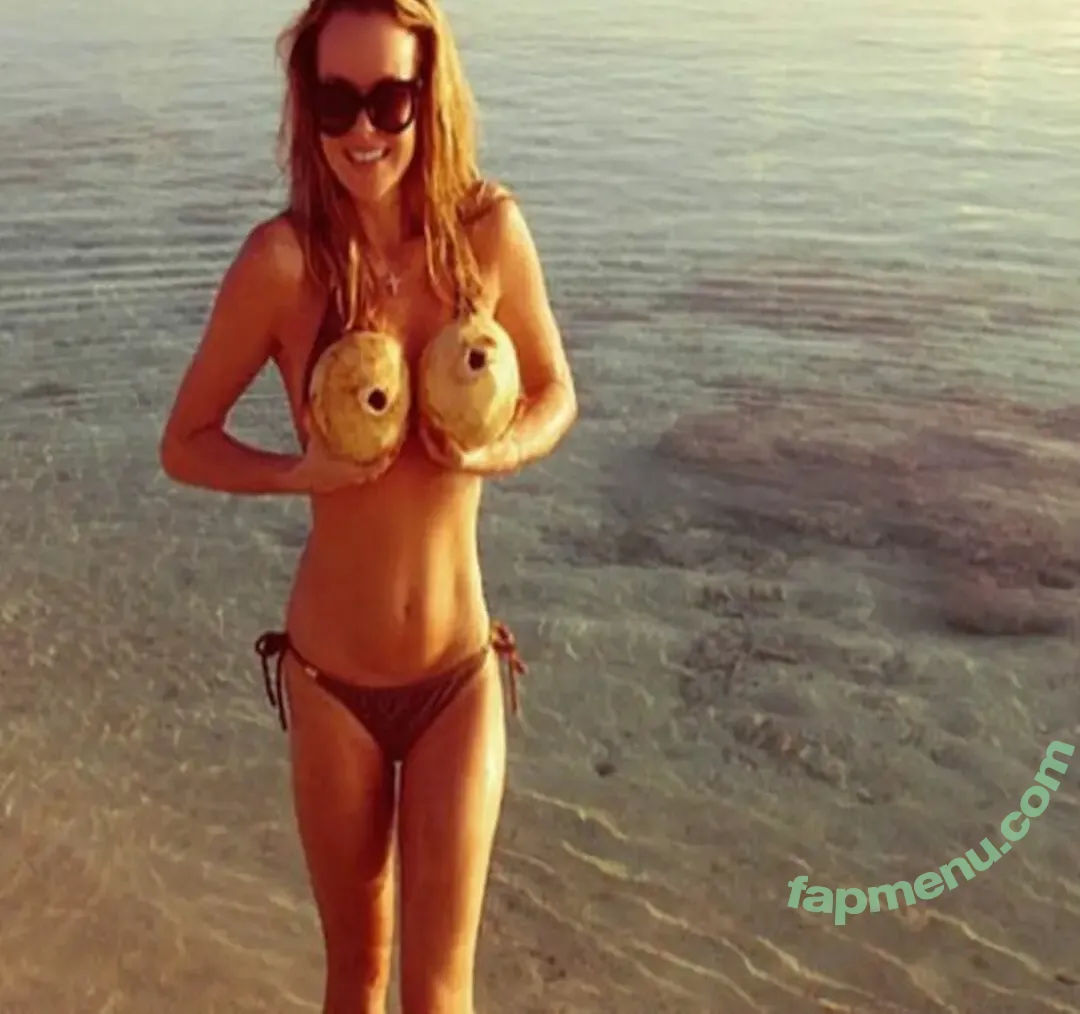 Amanda Holden nude photo #2836 (amanda_holden / noholdenback)