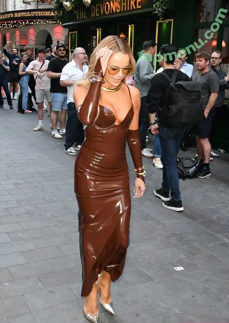 Amanda Holden nude photo #2936 (amanda_holden / noholdenback)