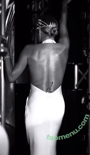 Amanda Holden / amanda_holden / noholdenback nude photo #3033
