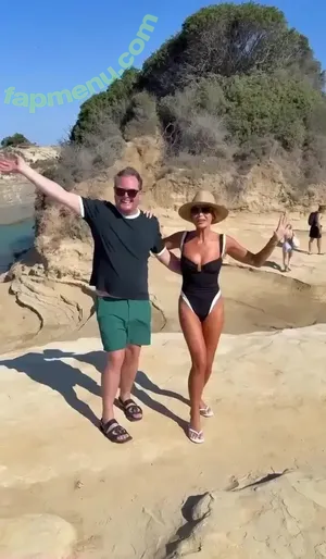 Amanda Holden / amanda_holden / noholdenback nude photo #3177