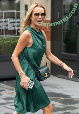 Amanda Holden / amanda_holden / noholdenback nude photo #3346