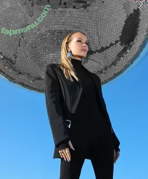 Amanda Holden / amanda_holden / noholdenback nude photo #3483