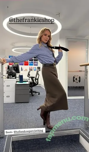 Amanda Holden / noholdenback nude photo #3520