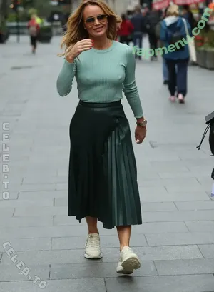 Amanda Holden / noholdenback nude photo #3672