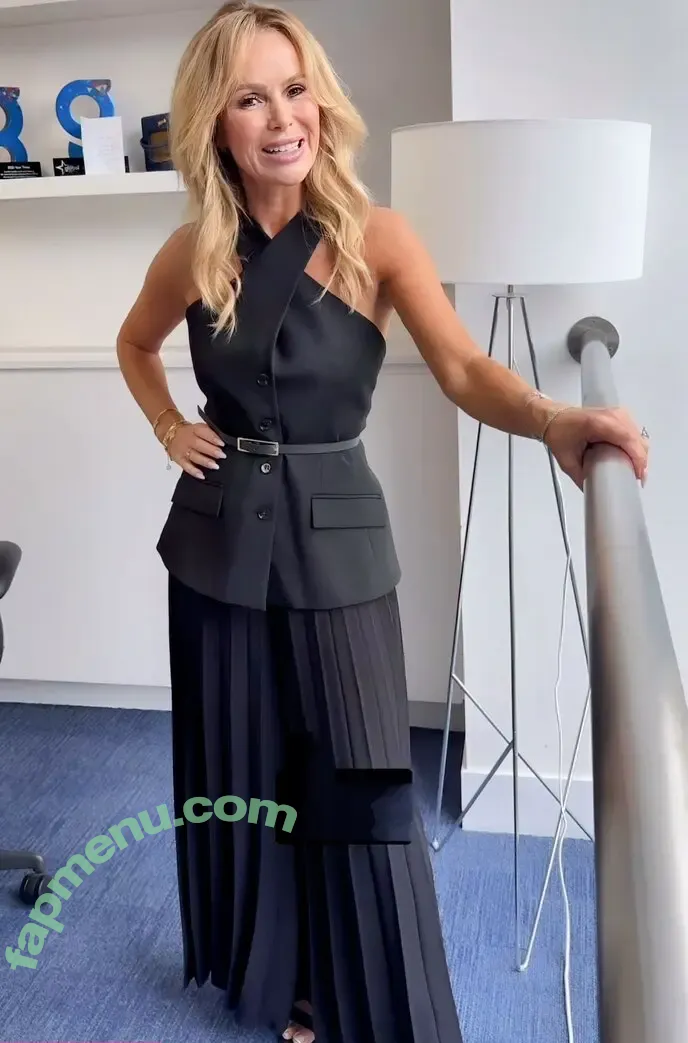 Amanda Holden nude photo #3103 (amanda_holden / noholdenback)