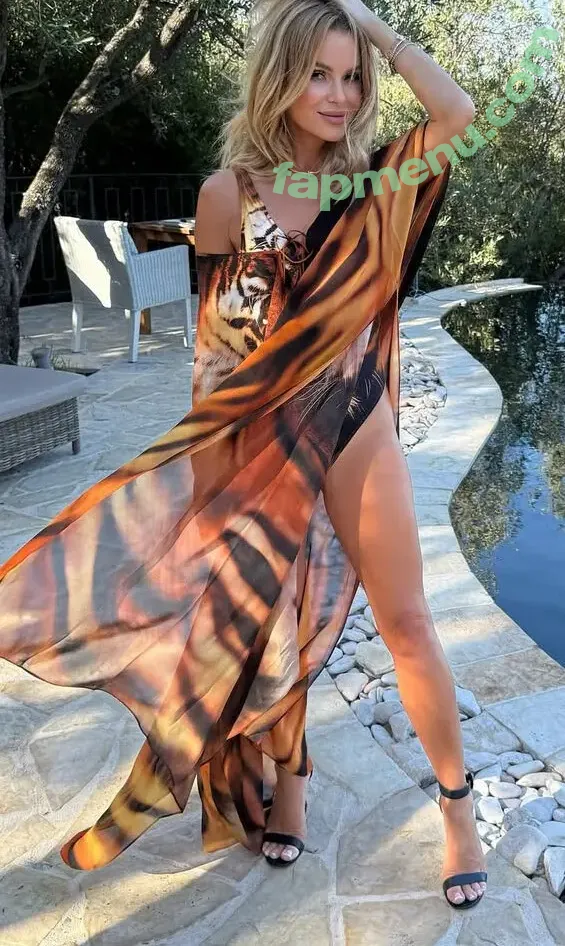 Amanda Holden nude photo #3279 (amanda_holden / noholdenback)