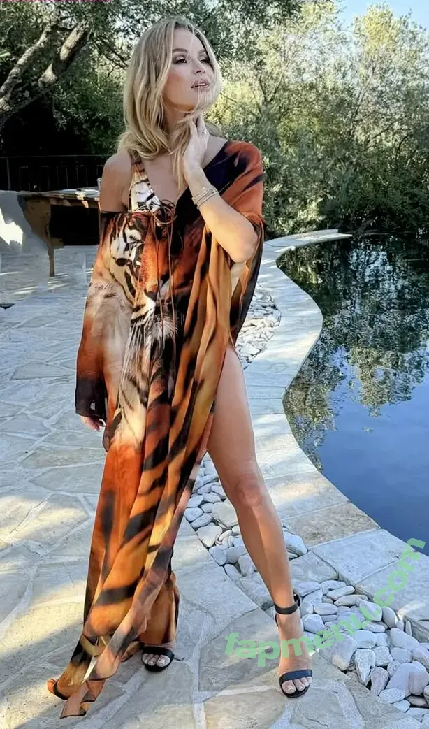 Amanda Holden nude photo #3283 (amanda_holden / noholdenback)