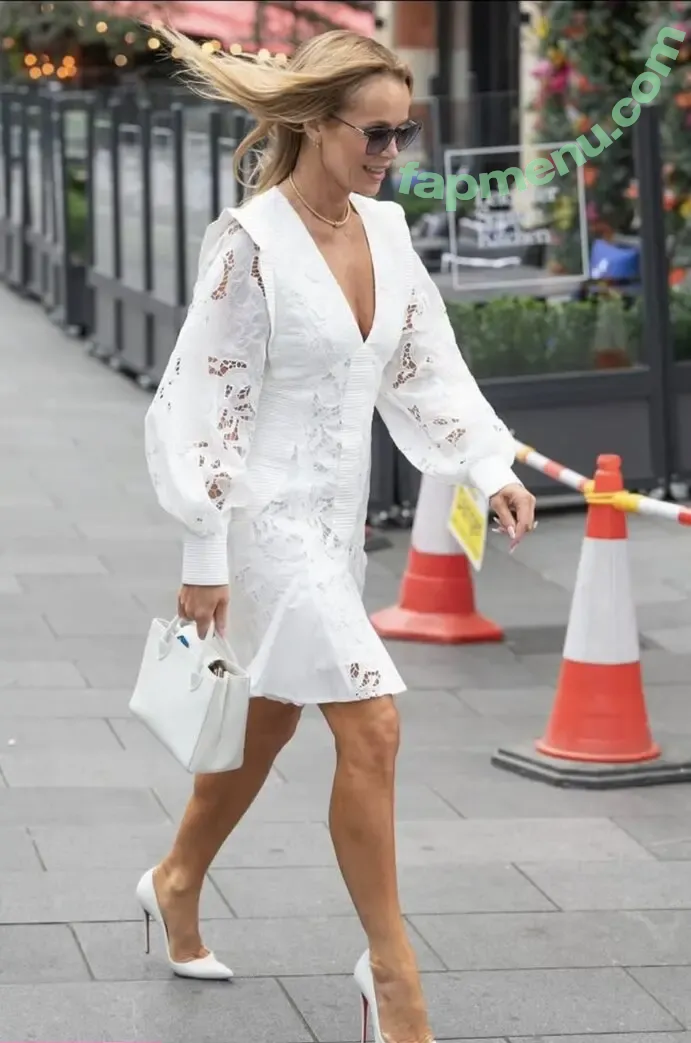 Amanda Holden nude photo #3307 (amanda_holden / noholdenback)