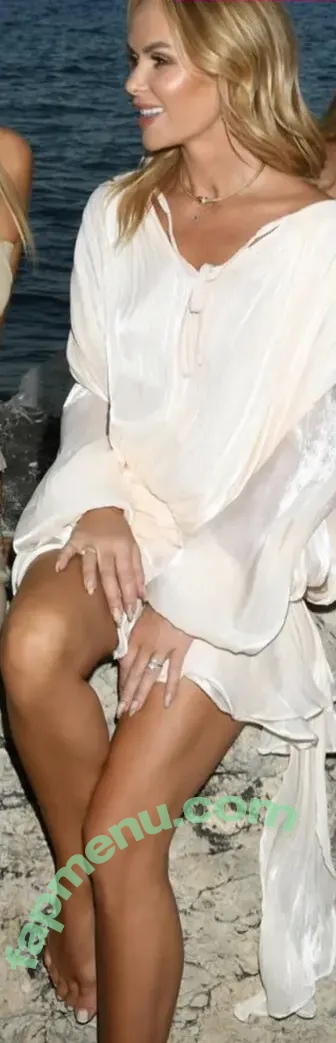 Amanda Holden nude photo #3308 (amanda_holden / noholdenback)