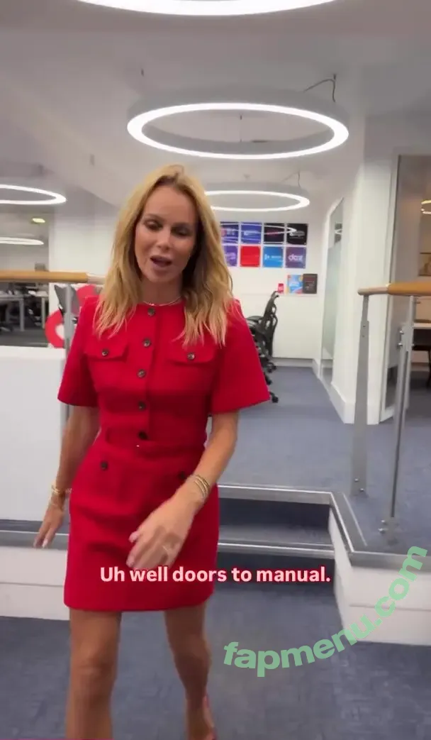 Amanda Holden nude photo #3344 (amanda_holden / noholdenback)