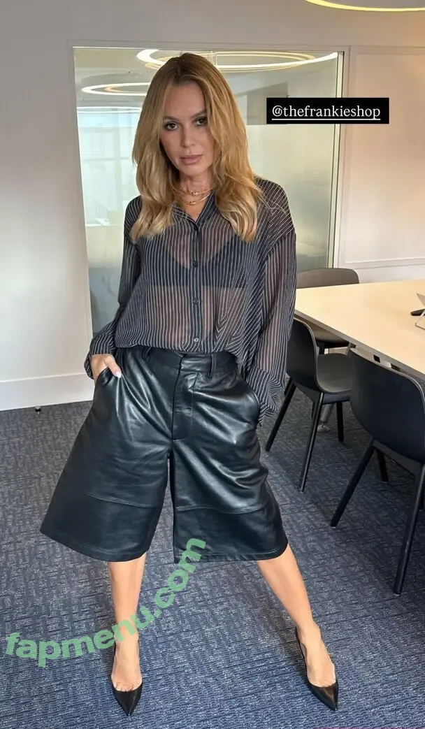 Amanda Holden nude photo #3374 (amanda_holden / noholdenback)