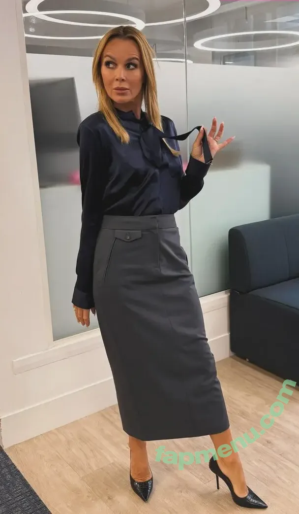 Amanda Holden nude photo #3442 (amanda_holden / noholdenback)