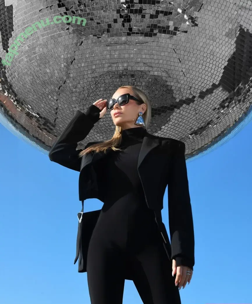 Amanda Holden nude photo #3482 (noholdenback)