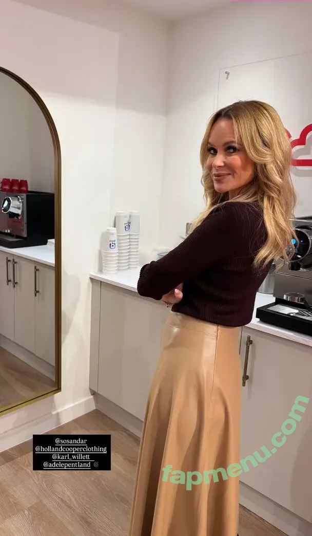 Amanda Holden nude photo #3486 (noholdenback)
