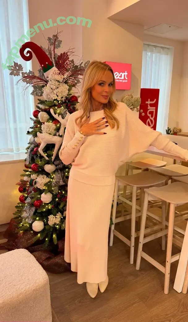 Amanda Holden nude photo #3550 (noholdenback)