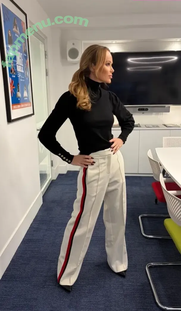 Amanda Holden nude photo #3582 (noholdenback)