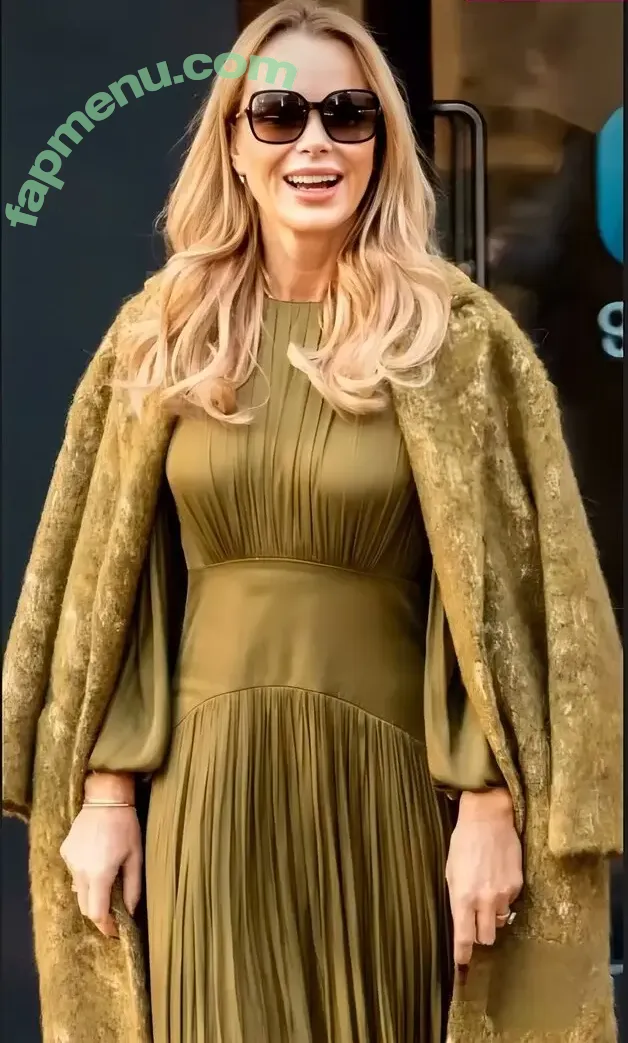 Amanda Holden nude photo #3602 (noholdenback)