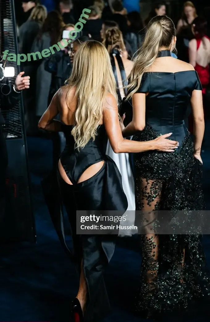 Amanda Holden nude photo #3621 (noholdenback)