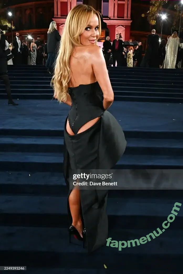 Amanda Holden nude photo #3622 (noholdenback)