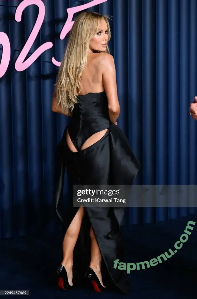 Amanda Holden nude photo #3623 (noholdenback)
