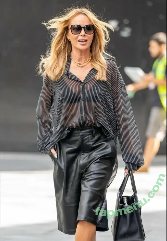 Amanda Holden nude photo #3641 (noholdenback)