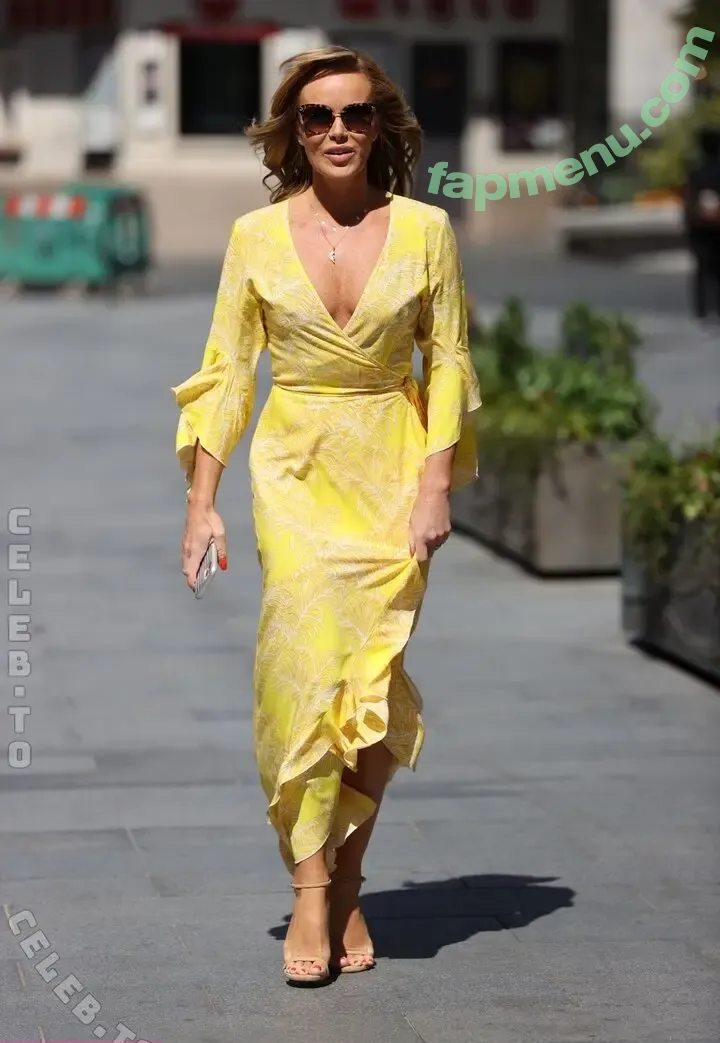 Amanda Holden nude photo #3658 (noholdenback)