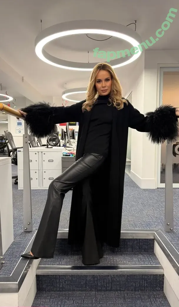 Amanda Holden nude photo #3695 (noholdenback)